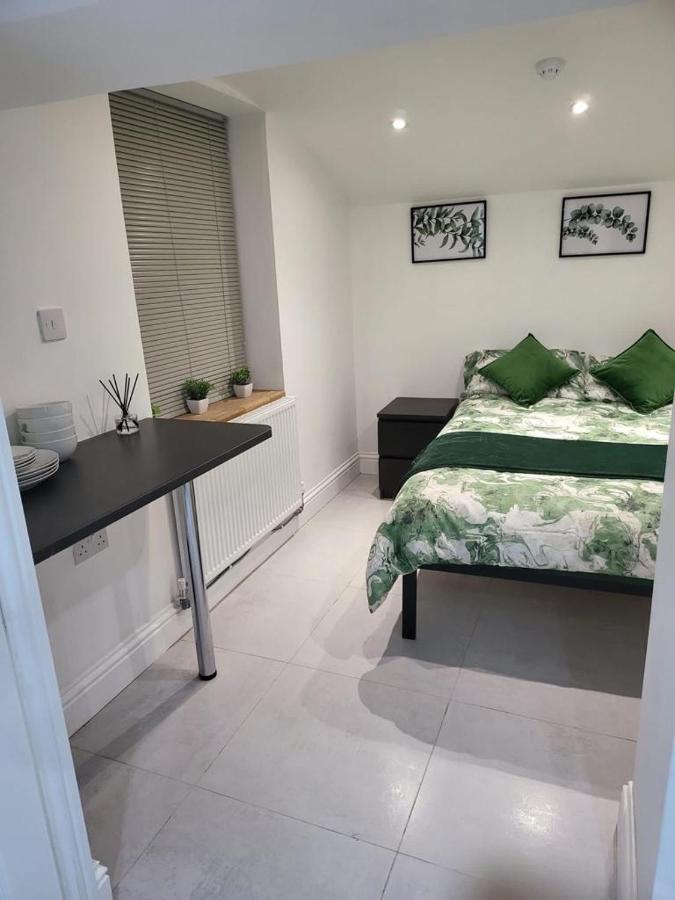 Fancy Basement Flat B Apartment London Exterior photo